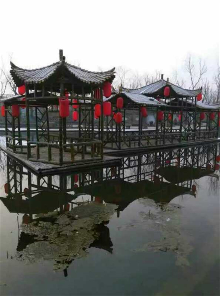 农家乐水上竹船