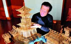 西安男子用竹毛衣针编古建筑